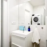 Days - Near Vysehrad With Netflix And 250mbs Wifi In Nusle Apartment *
