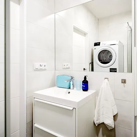 Days - Near Vysehrad With Netflix And 250mbs Wifi In Nusle Apartament *